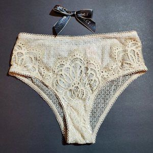 VS dream angels lace panty NWT